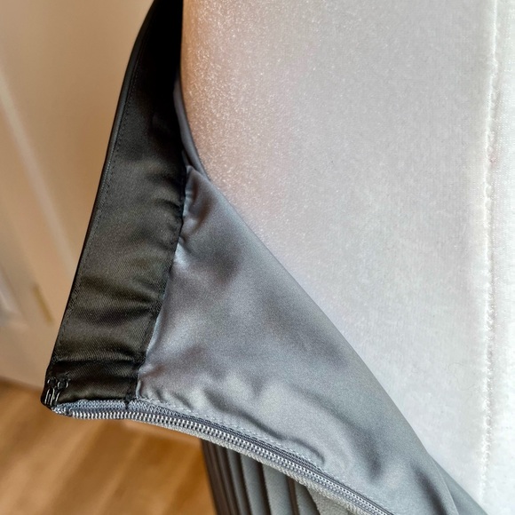 Banana Republic Gray Pleated Mid Skirt NWT - Picture 8 of 10